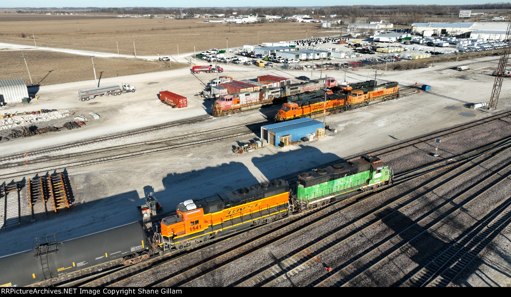 BNSF 2911 Works the yard at West Quincy